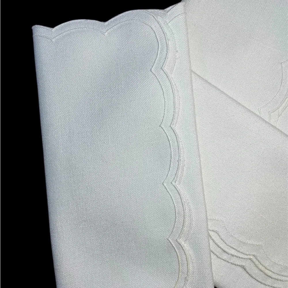 Elegant Cloth White Scalloped Napkins